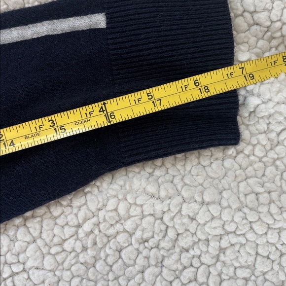 Banana Republic Ladies Navy and Silver Sweater - Picture 10 of 12